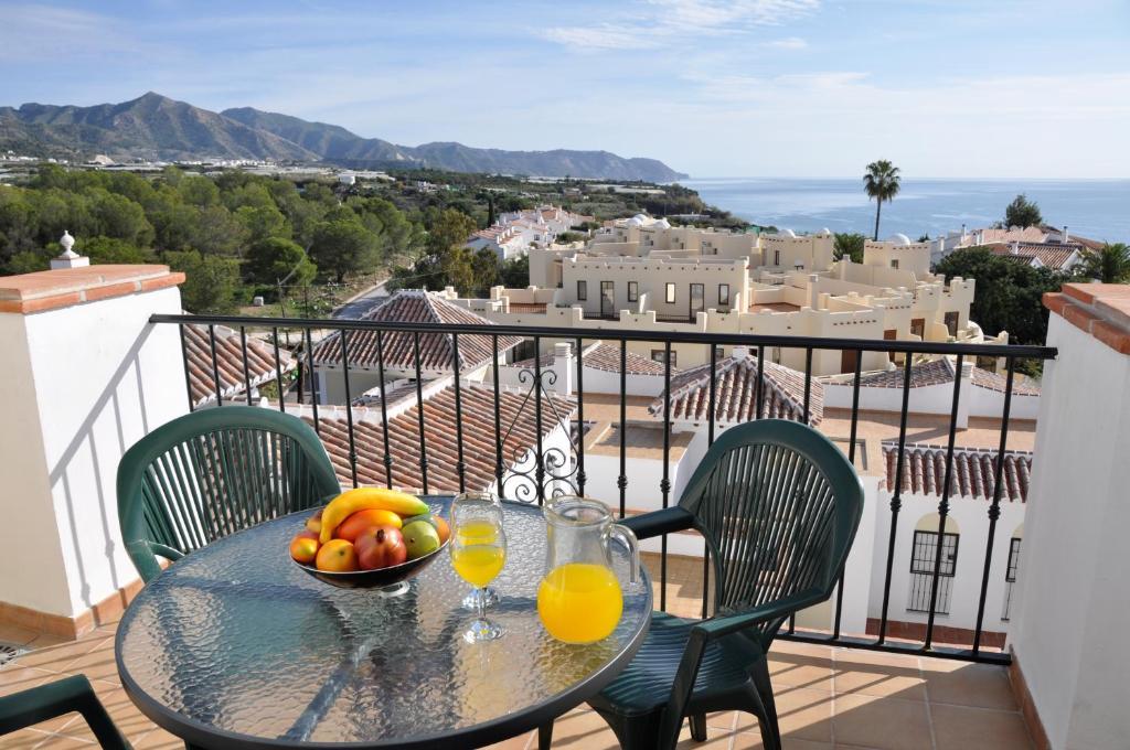 Nerja Paradise Rentals - Chimenea Apts Room photo